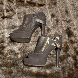 Guess Ankle Bootie